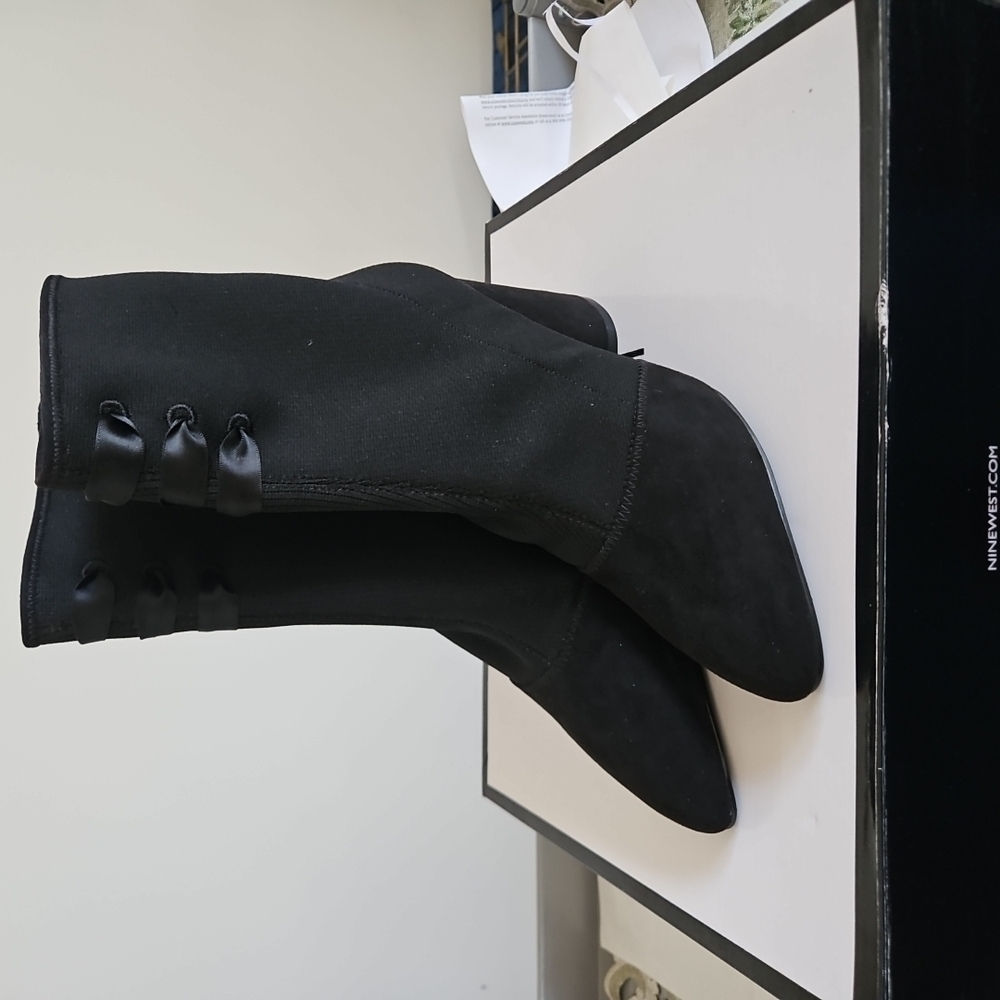 Classy Yet Chic. Nine West Black Heeled Boots with Slouchy Design